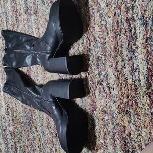 Wild Pair Black Heeled Boots Tried On Once Size 10 Medium